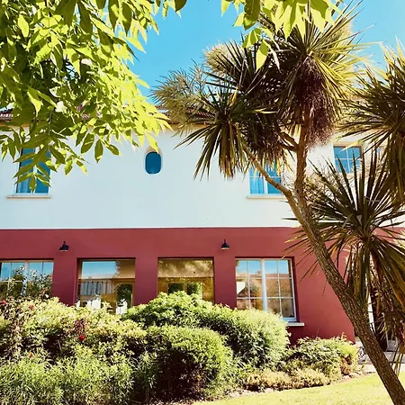 Spacious & Bright On D-day Beaches