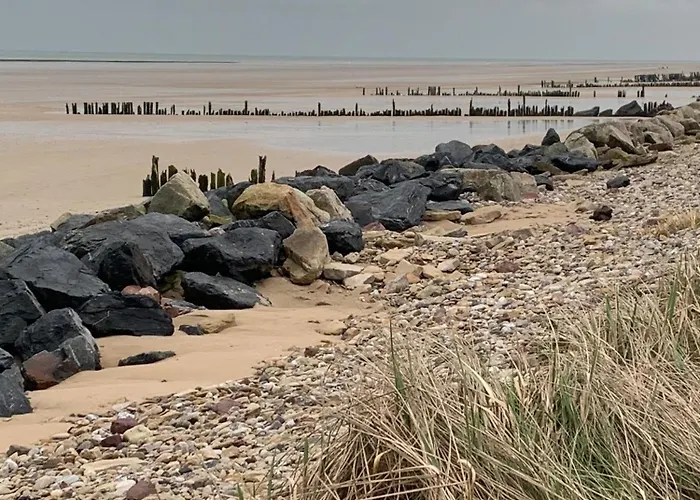 Spacious & Bright On D-day Beaches 빌라 *