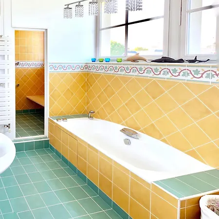 Spacious & Bright On D-day Beaches Villa *