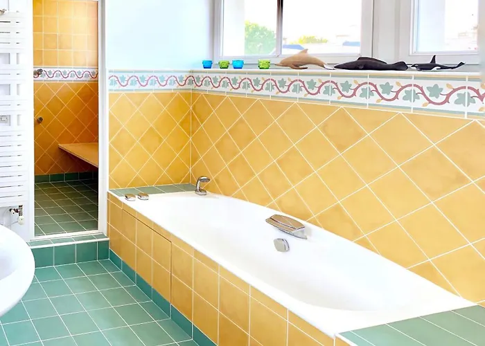 Spacious & Bright On D-day Beaches Villa *